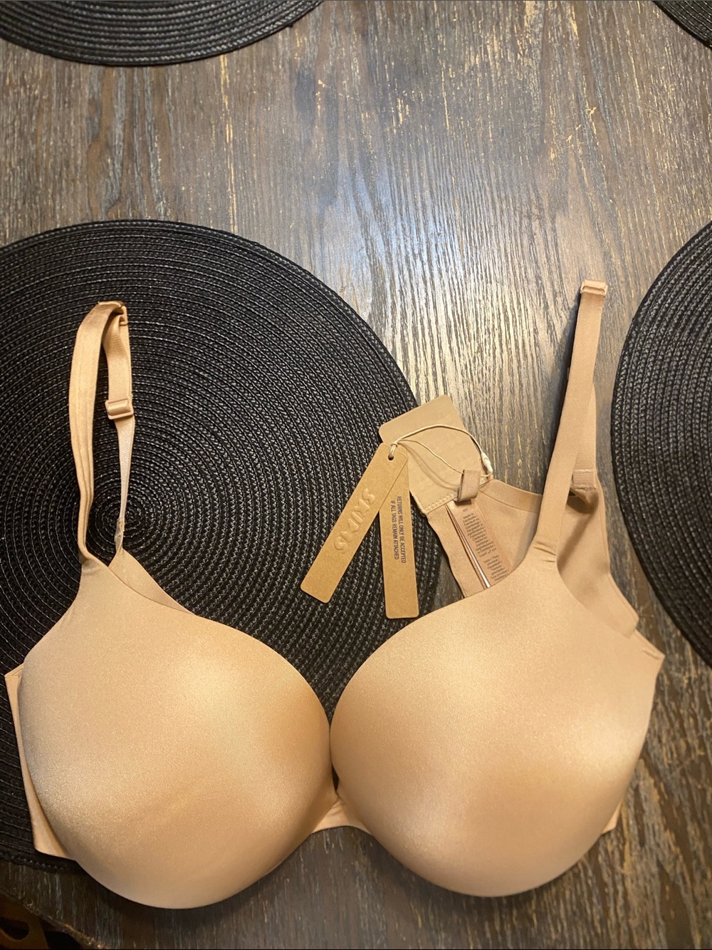 SKIMS ultimate push up plunge clay 36D Bra NWT creases in pads